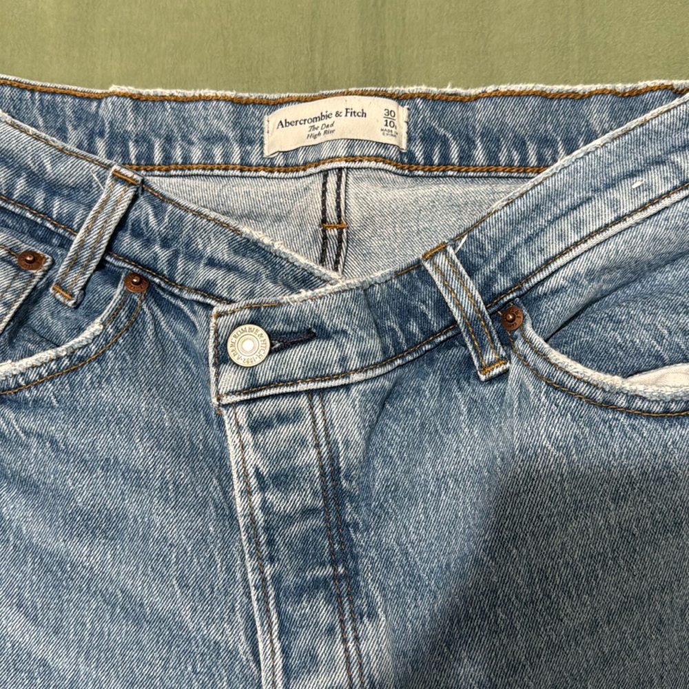 Abercrombie & Fitch 90s Dad High Rise Jeans (Medium Wash) Size 30/10S